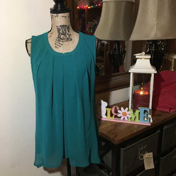 Dana Buchman Tops - Dana Buchman Green Sleeveless Top